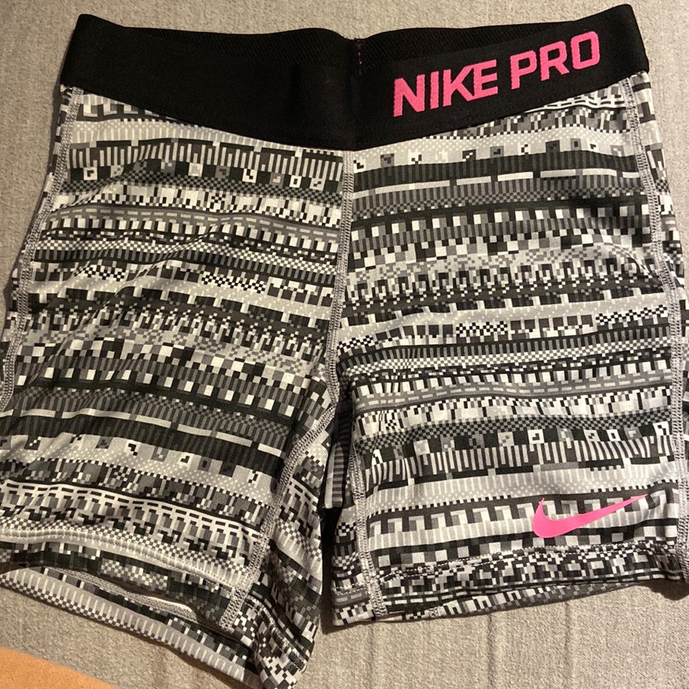 Grey patterned large Nike pros